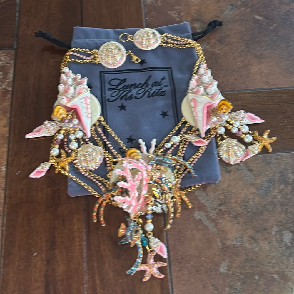 Lunch At The Ritz SEASHELL Necklace - Picture 4 of 14